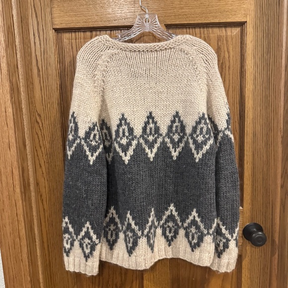 J.Crew Women’s Hand Made Knit 100% Chunky Wool Sweater size Large. Fair isle - Picture 4 of 5